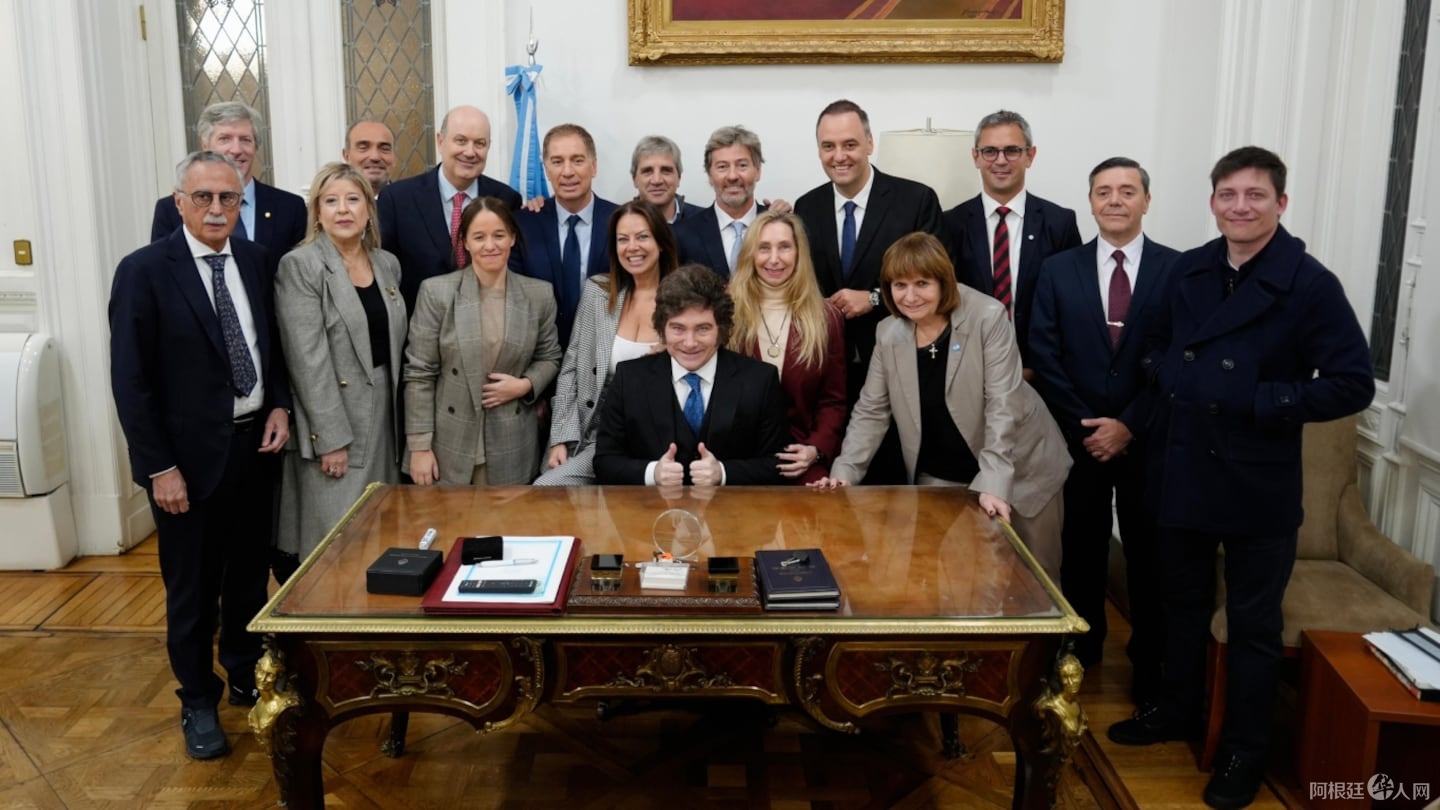 el-presidente-javier-milei-y-su-gabinete-ampliado-foto-presidencia-7U64JL3545ESDLNPZY77F727UI