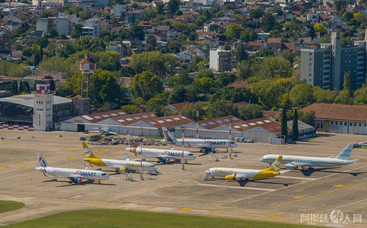 aviones-de-flybondi-y-jetsmart___K_XQGzenL_720x0__1