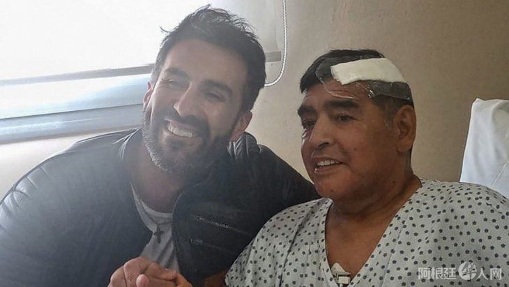 leopoldo-luque-junto-diego-maradona-luego-la-operacion-un-hematoma-subdural