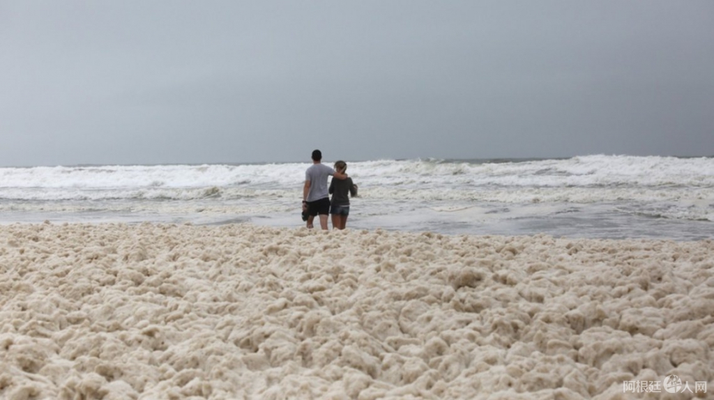 mar-del-plata-los-turistas-tuvieron-un-dia-atipico-la-playa