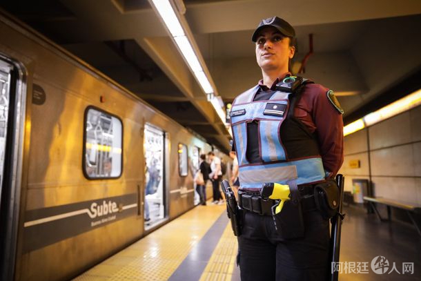 pistolas-taser-subte-cabajpeg