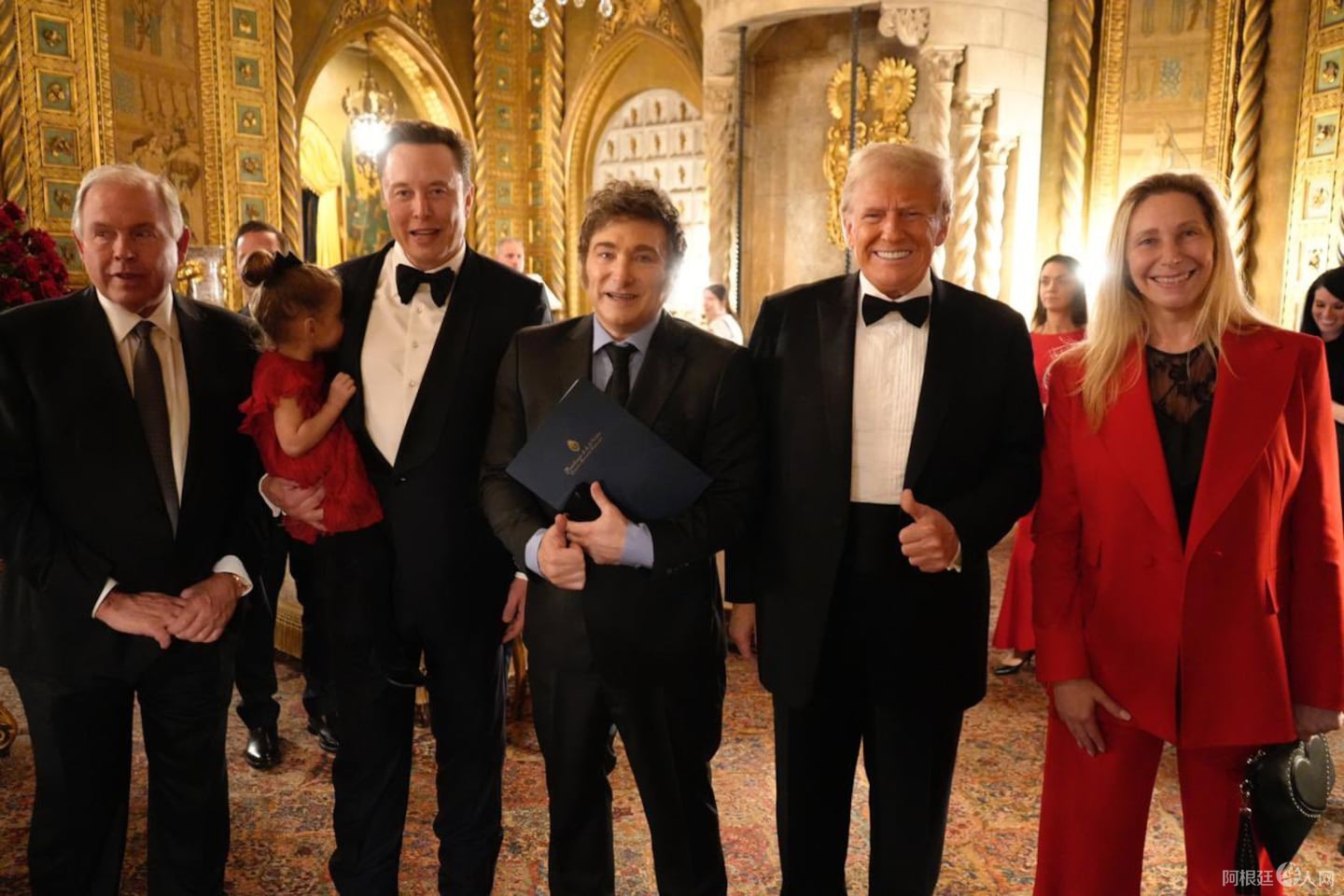 javier-milei-junto-a-donald-trump-y-elon-musk-en-mar-a-lago-florida-foto-presidencia-ZI6DGYMFWVDFRGXF5XY7GPULXU