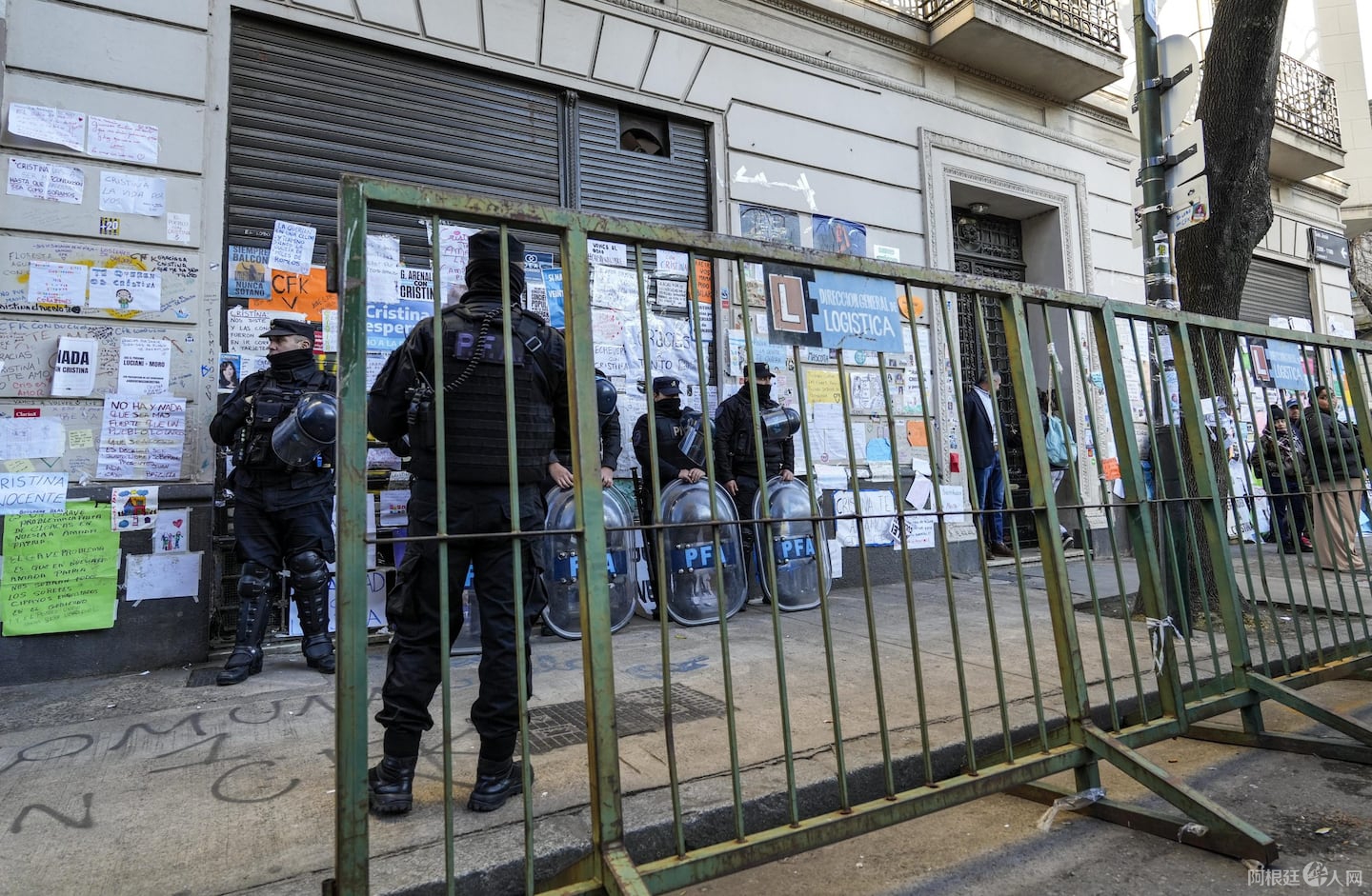 la-policia-federal-monto-un-vallado-frente-al-domicilio-de-la-expresidenta-cristina-kirchner-en-el-barrio-porteno-de-constitucion-foto-nadaniel-vides-LQPRXJ2WZBFA5MSNRN7YHPCJPY la-policia-federal-monto-un-vallado-frente-al-domicilio-de-la-expresidenta-cristina-kirchner-en-el-barrio-porteno-de-constitucion-foto-nadaniel-vides-LQPRXJ2WZBFA5MSNRN7YHPCJPY