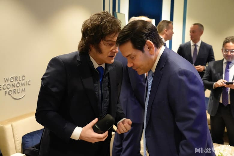 22-01-26-el-presidente-javier-milei-saludo-y-UYWPM6S7YNASLIW2MH2AJY5FQI