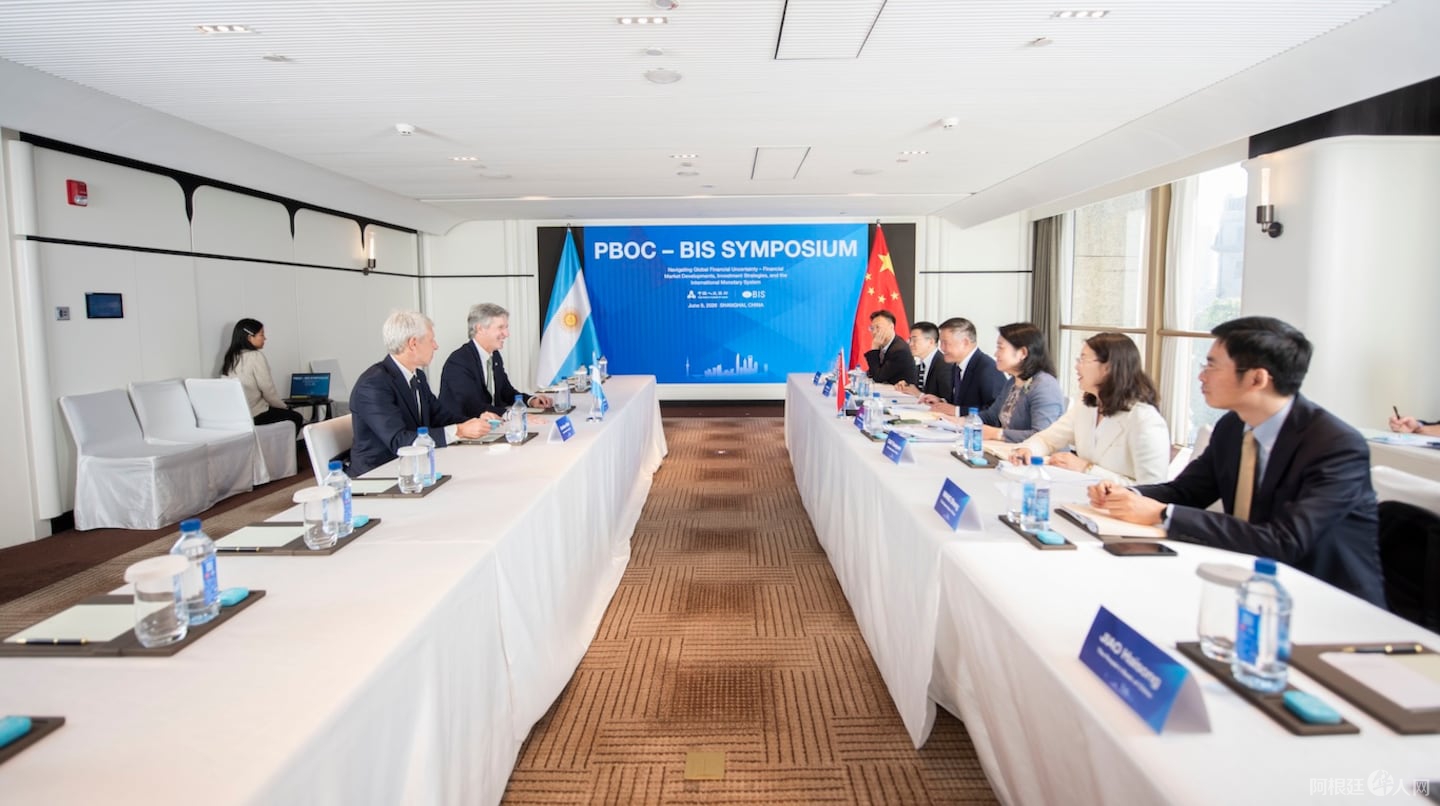 el-presidente-del-bcra-santiago-bausili-se-reunio-con-las-autoridades-del-banco-popular-de-china-pboc-encabezadas-por-su-titular-pan-gongsheng-foto-bcra-CRN77NXAORH7NDIHFVN6MYA37U