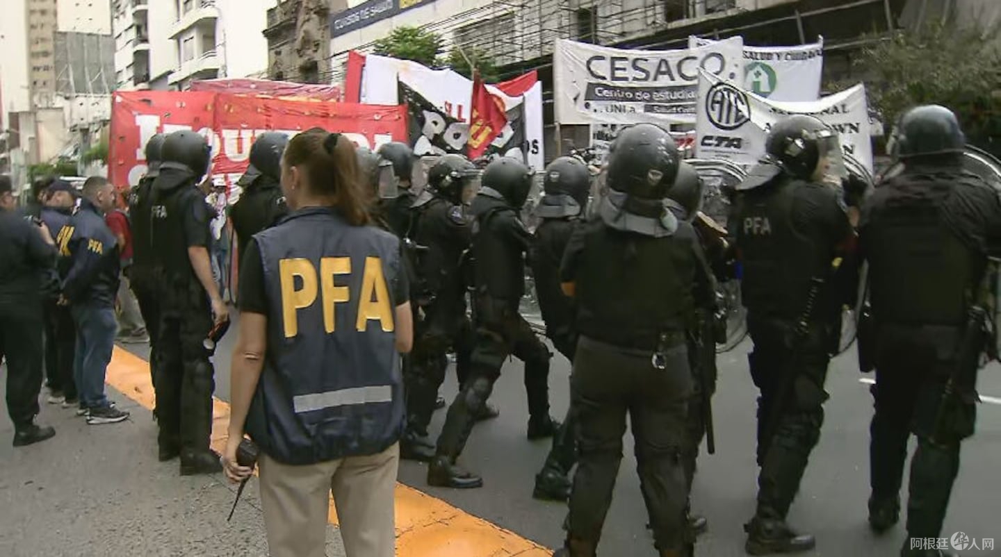 la-policia-federal-argentina-colaboro-en-los-operativos-migratorios-foto-tn-NTSW37FE5NGW7BRM2PO5IYAXPM la-policia-federal-argentina-colaboro-en-los-operativos-migratorios-foto-tn-NTSW37FE5NGW7BRM2PO5IYAXPM