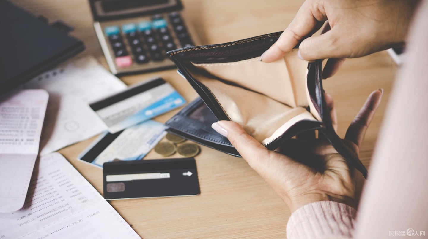 ante-el-deterioro-de-los-ingresos-aumenta-la-morosidad-en-el-pago-de-servicios-foto-adobe-stock-EKHFSSODJJETXPXKEXW3ISUZHA